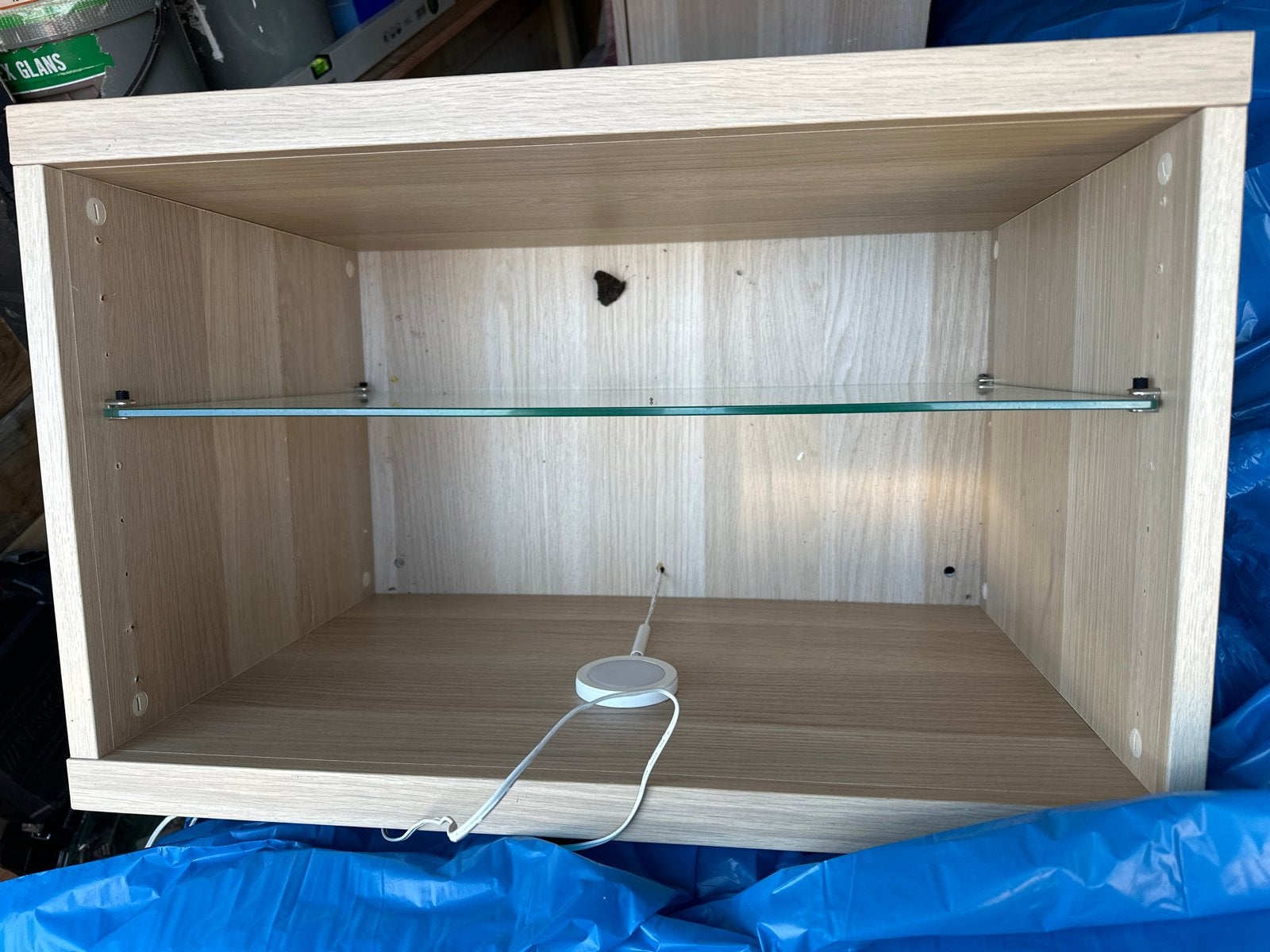 Houten kastje met glazen plankje, Ophalen, Zo goed als nieuw