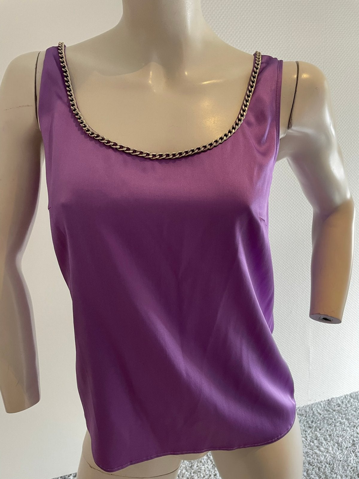 Escada zijde top met ketting en zit strech in maat 34, ., Paars, Ophalen of Verzenden, Zo goed als nieuw