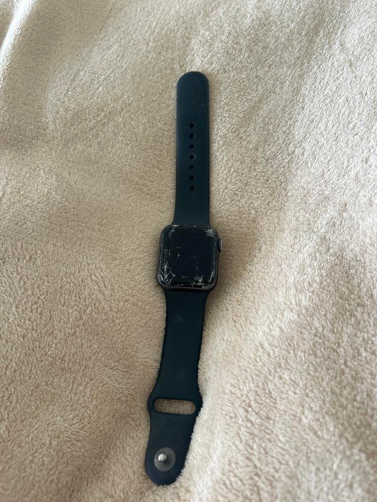Kapotte Apple Watch SE - voor onderdelen/reparatie, Zwart, IOS, Ophalen of Verzenden, Waterdicht