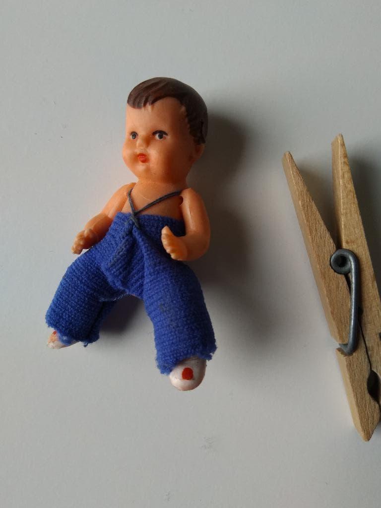 vintage poppenhuispopje Ari, baby, Verzamelen, Poppenhuizen en Toebehoren, Ophalen of Verzenden, Zo goed als nieuw, Poppenhuis
