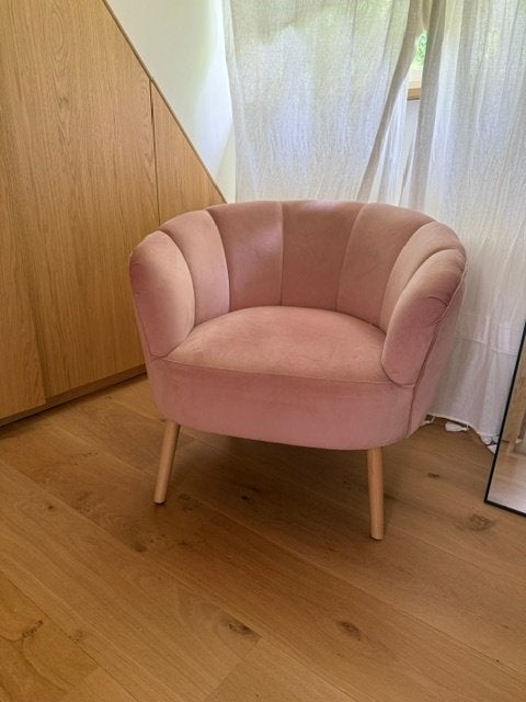 Roze kuipstoel in schelpvorm, Huis en Inrichting, Stoelen, Ophalen, Overige kleuren, Zo goed als nieuw, Eén