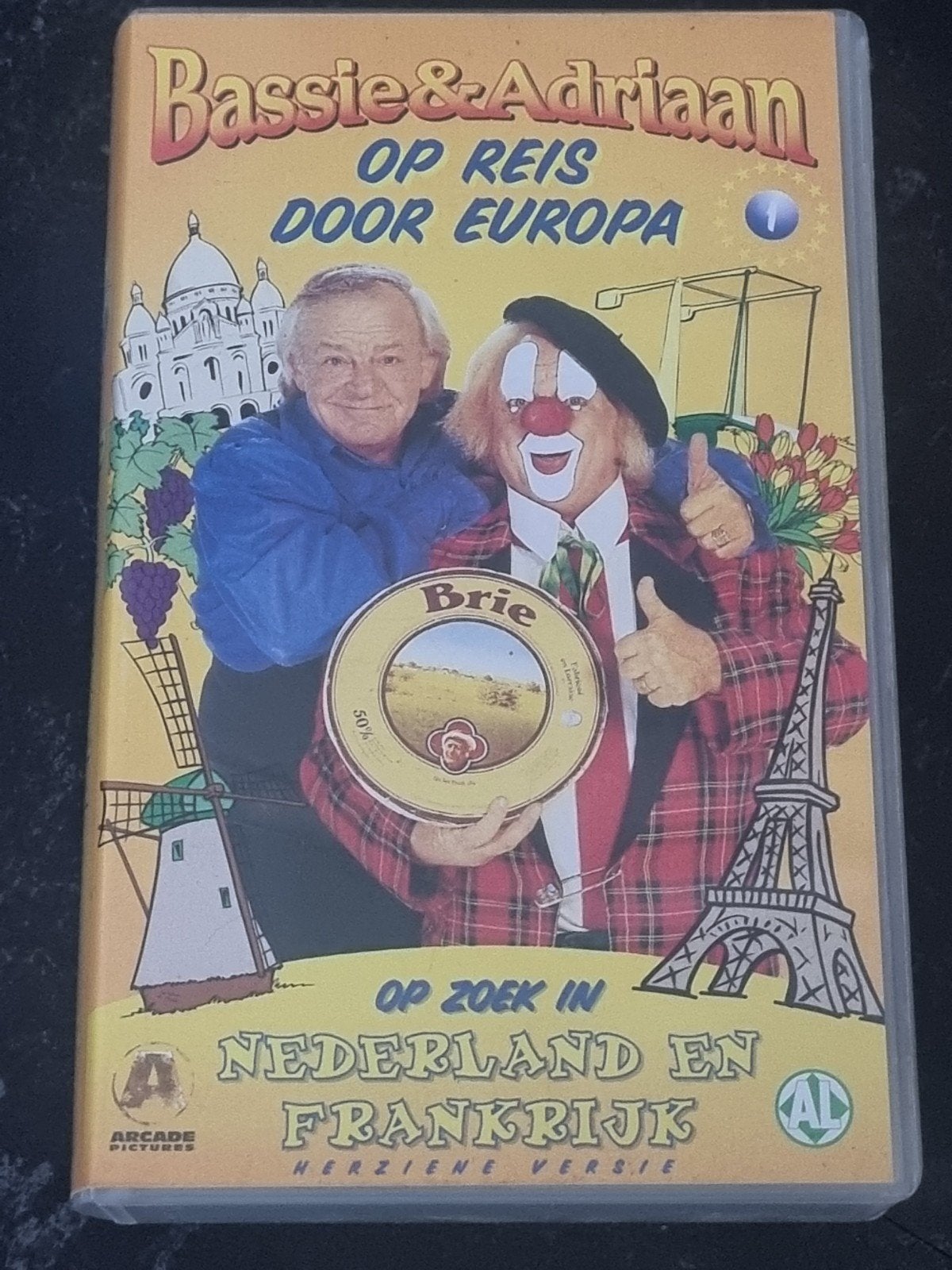 Bassie & Adriaan Op Reis Door Europa 1 VHS, Cd's en Dvd's, Nederlands ondertiteld, Gebruikt, Alle leeftijden, Kinderfilm