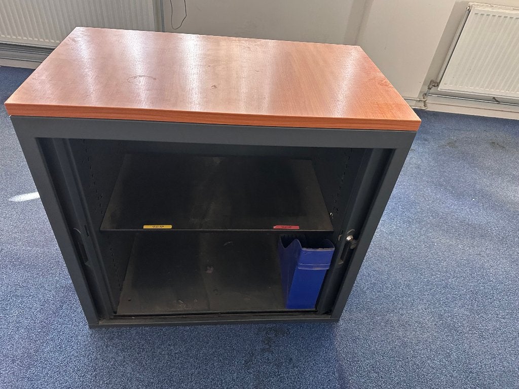 Roldeurkast laag met legbord, kantoor hout zwart, Ophalen, 50 tot 100 cm, Zo goed als nieuw, Minder dan 100 cm