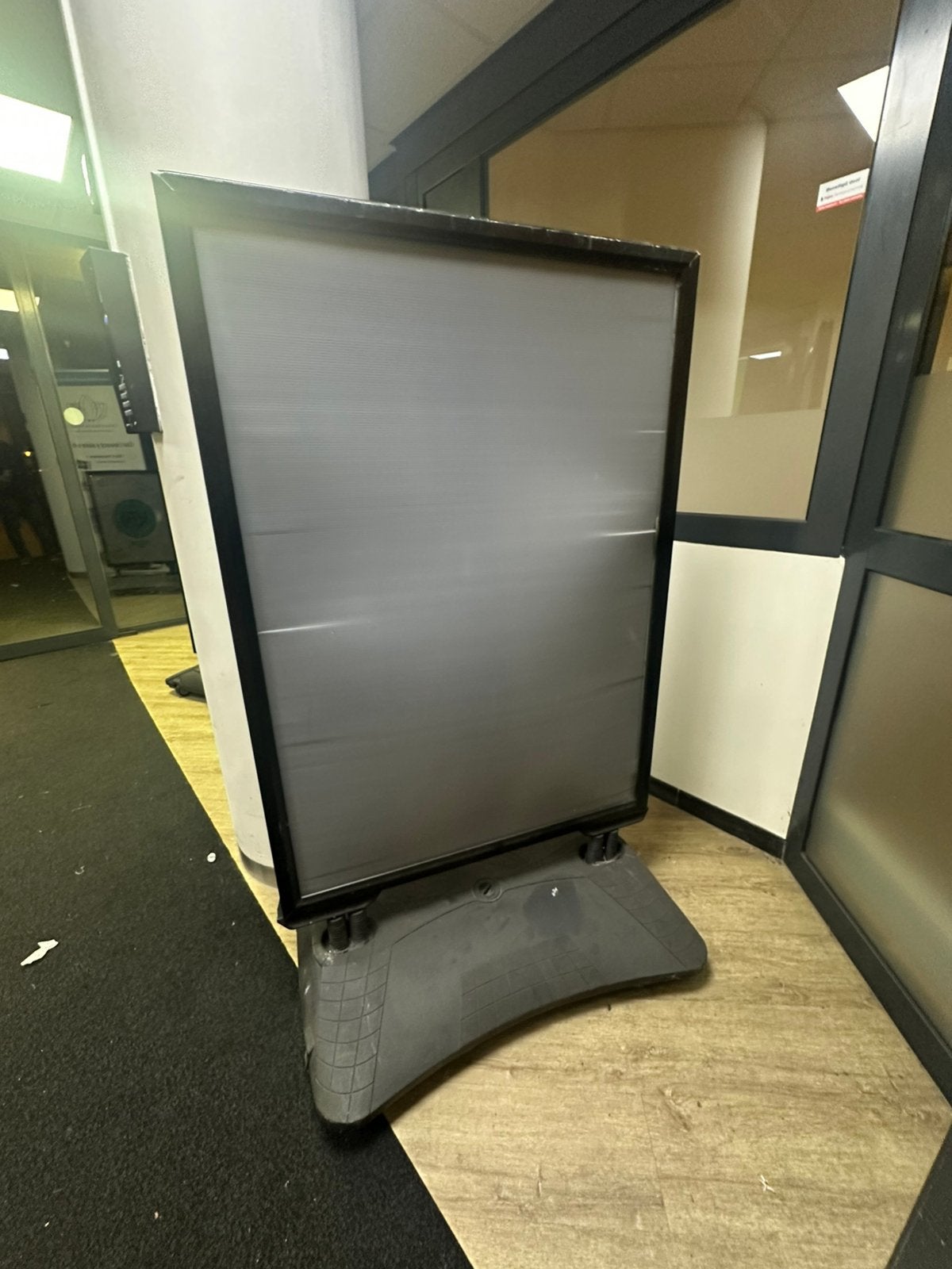 Grote zwarte stoepbord, Verzamelen, Merken en Reclamevoorwerpen, Ophalen, Stoepbord, Stoepbord, Stoepbord