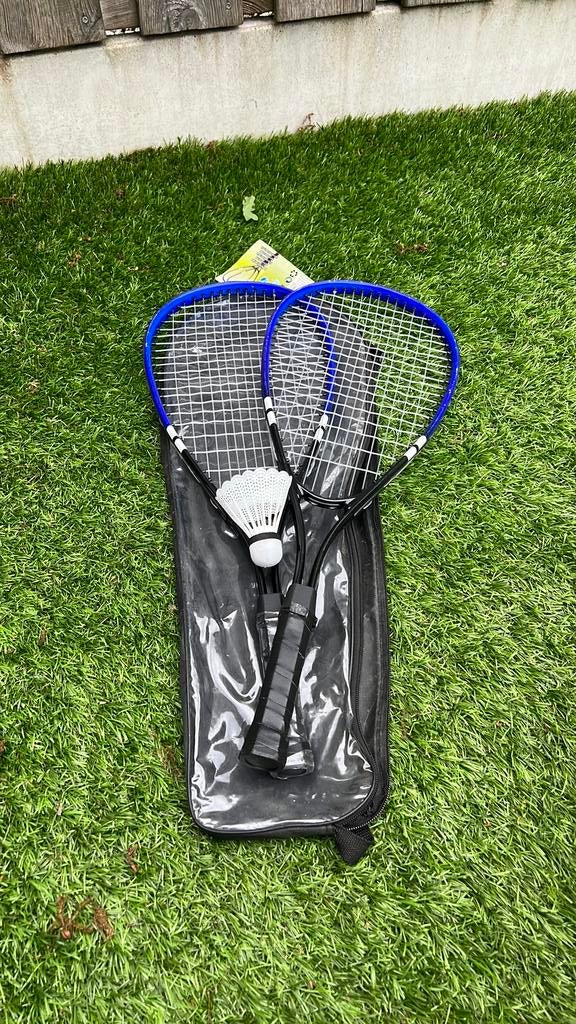 Badminton set met tas, Sport en Fitness, Badminton, Ophalen, Zo goed als nieuw, Racket(s)