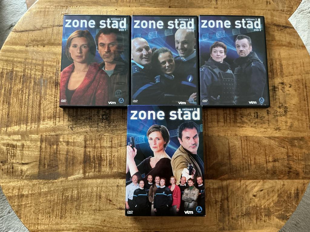 DVD box Zone stad Seizoen 2 - 13 afleveringen, Cd's en Dvd's, Boxset, Drama, Ophalen of Verzenden, Zo goed als nieuw