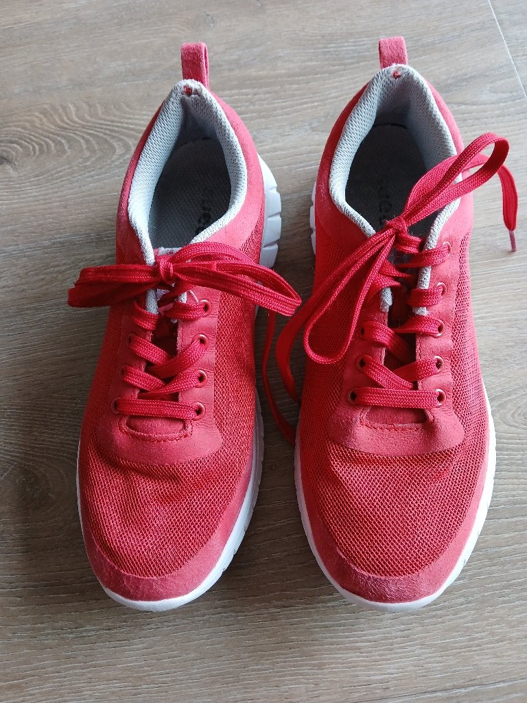 Suecos sneakers maat 40, Ophalen of Verzenden, Sneakers of Gympen, Gedragen, Rood
