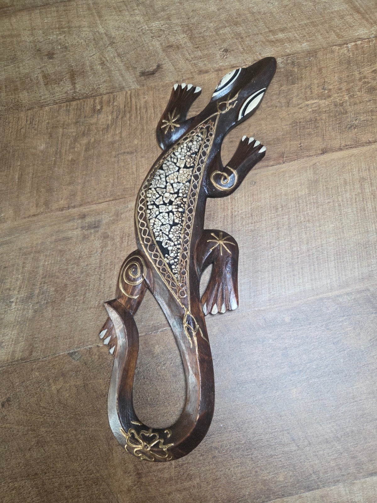 Houten gekko wanddecoratie, donkerbruin met goud en wit, Hout, Wanddecoratie, Bruin, Ophalen of Verzenden