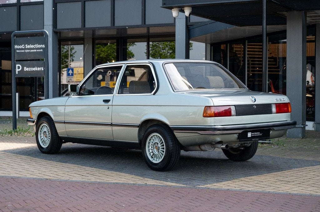BMW 3-serie 320 E21 Edition E (bj 1982), Auto's, Oldtimers, Stof, Overige kleuren, 4 stoelen, 122 pk