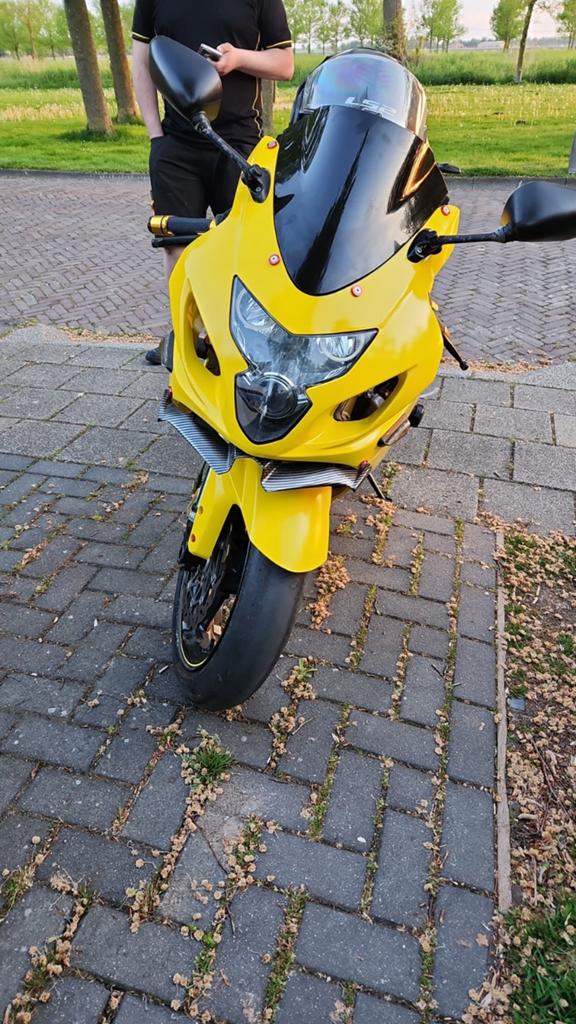 Suzuki GSXR600 K4 oud circuit motor, Motoren, Ophalen