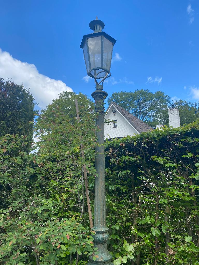 Antieke gietijzeren lantaarnpaal, Tuin en Terras, Buitenverlichting, Ophalen, Gebruikt, Staande lamp, Netvoeding