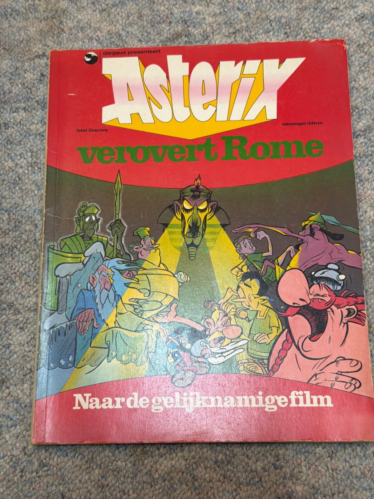 Asterix verovert Rome - Naar de gelijknamige film, Eén stripboek, Ophalen of Verzenden, Gelezen