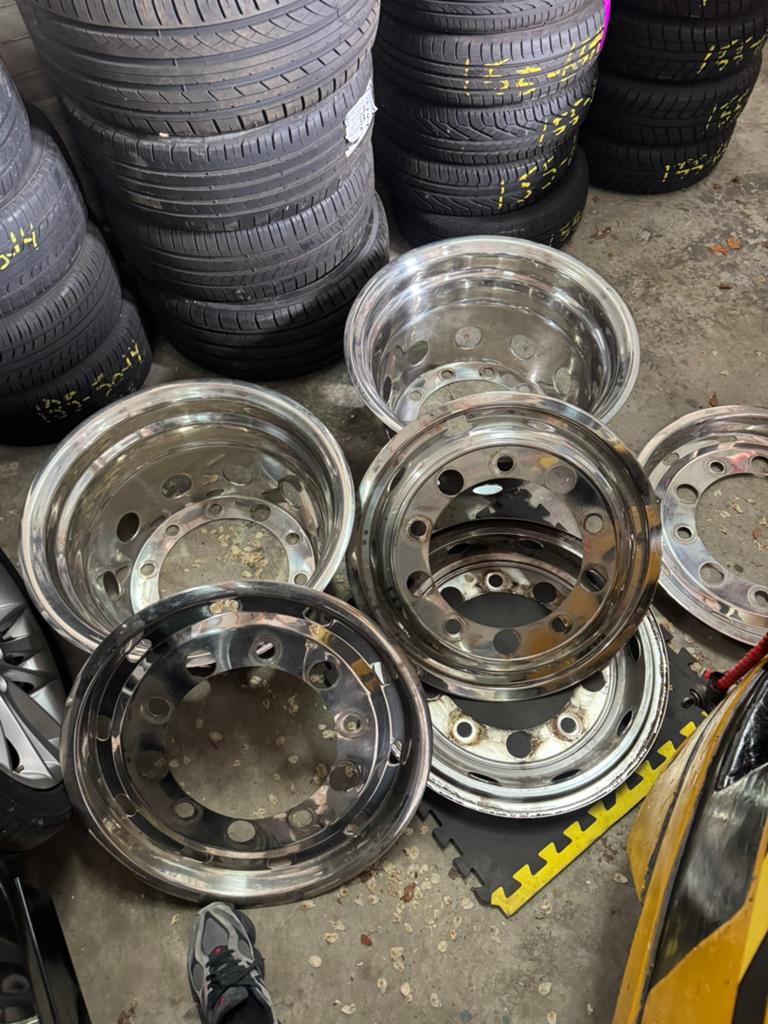 Euroliner wieldoppen 22,5 inch liftas set chroom, Auto diversen, Wieldoppen, Ophalen, Zo goed als nieuw