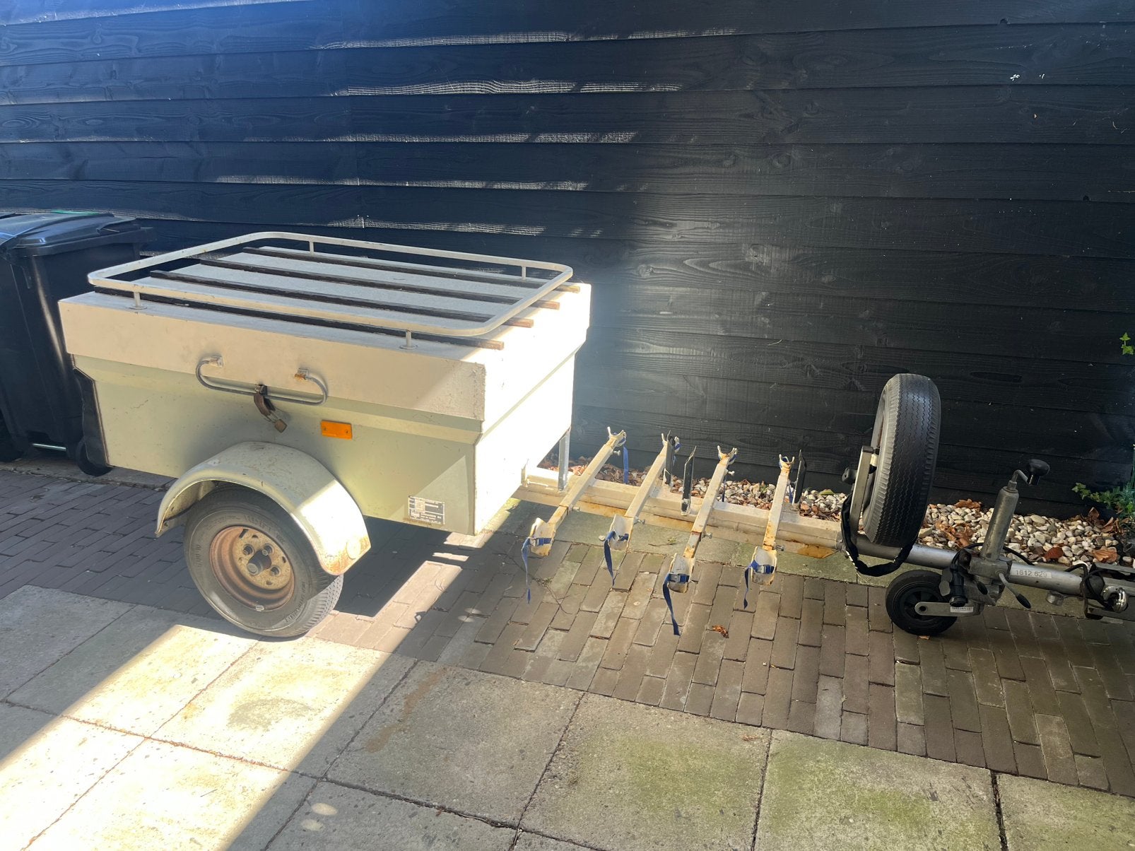 Saris bagage kar met 4 fietsdragers op verlengde dissel, Ophalen, Gebruikt