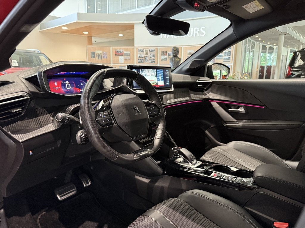 Peugeot 208 1.2 130pk GT EAT8, Camera, Stoelverwarming, Sfee, 12 maanden, Gebruikt, 1199 cc, Leder en Stof