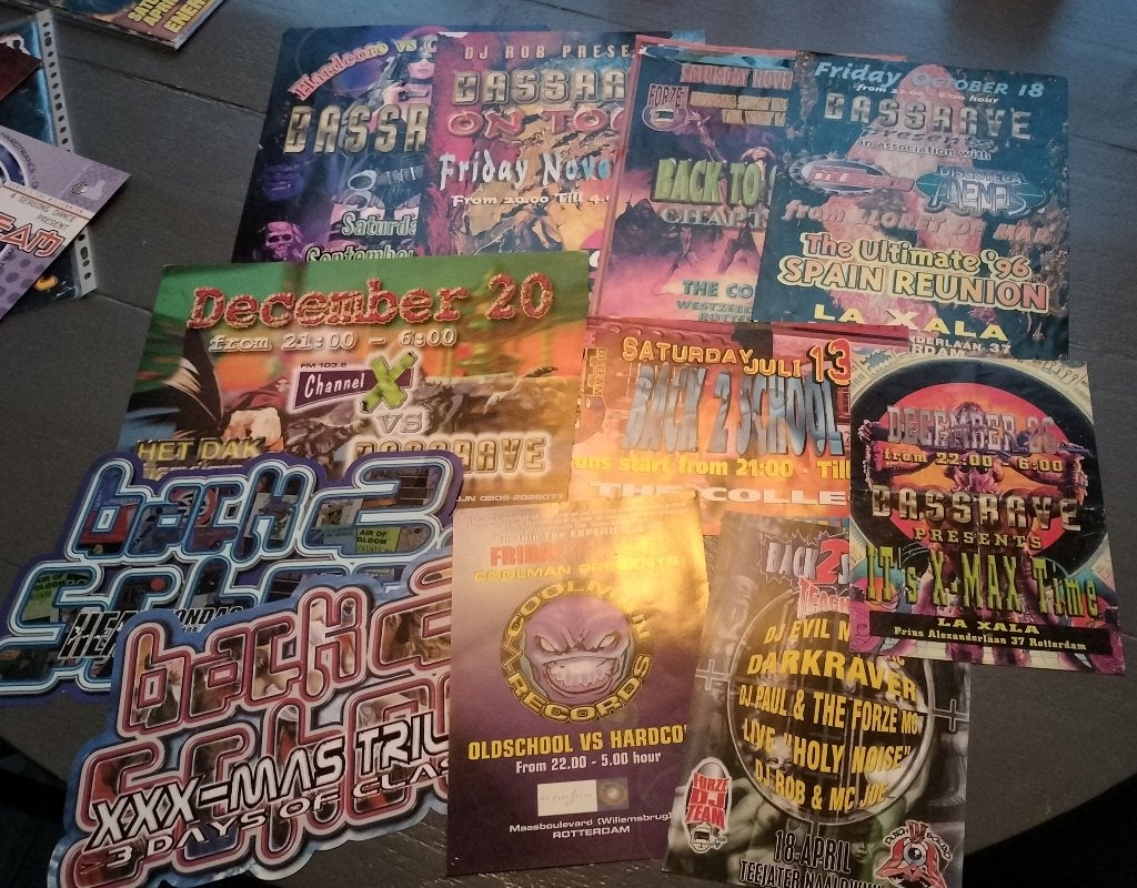 Hardcore flyers (+/- 1500 verschillende), Verzamelen, Ophalen of Verzenden, Gebruikt, A1 t/m A3, Film en Tv