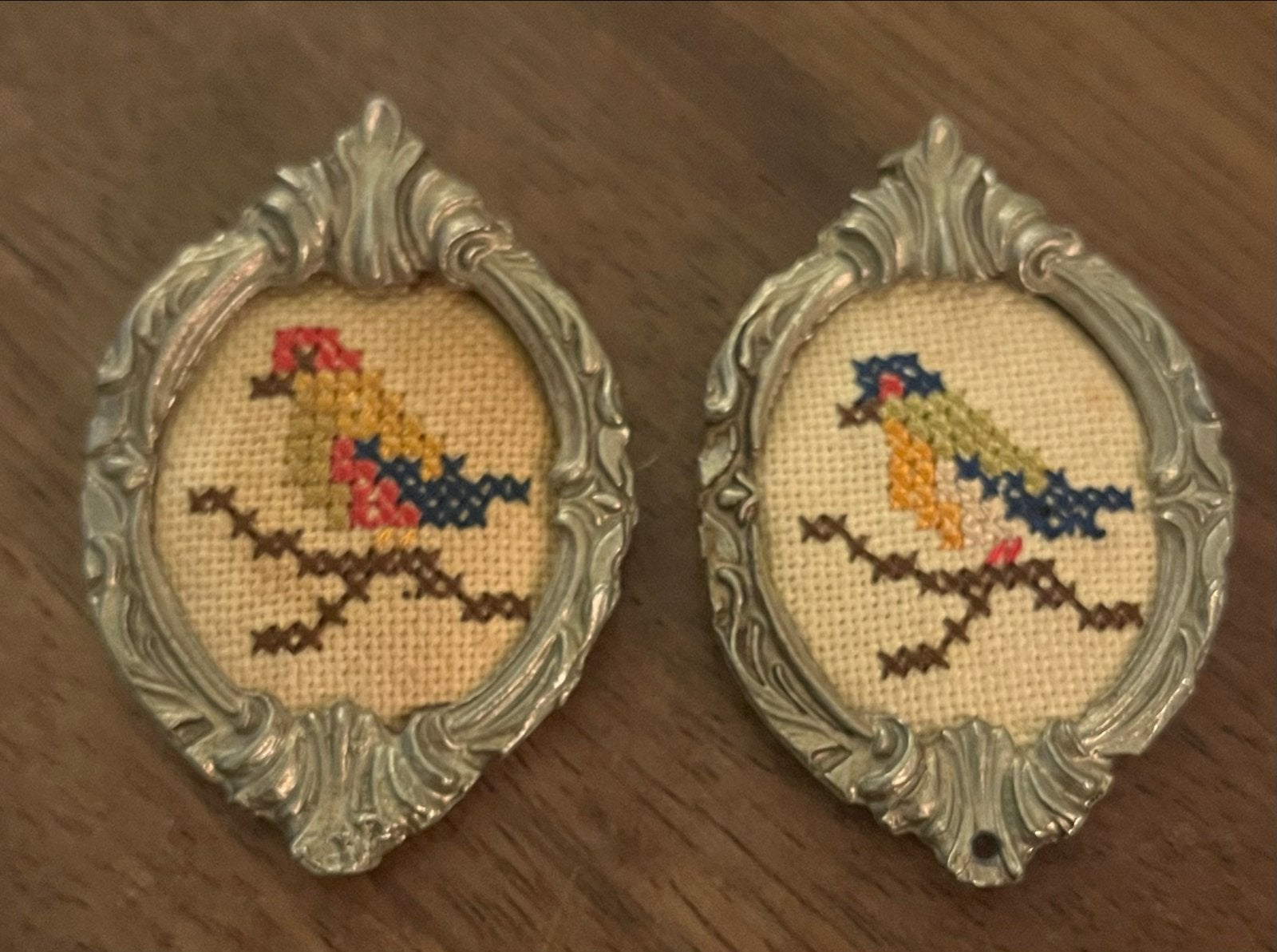 Set van 2 vintage geborduurde vogeltjes in lijstjes, Ophalen of Verzenden