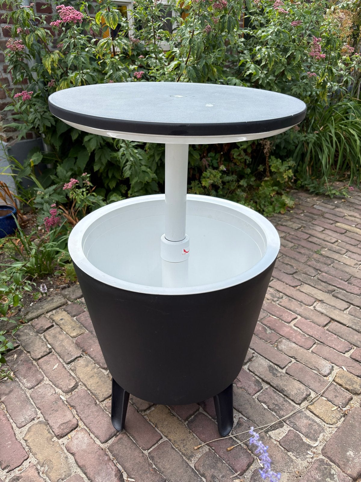 Keter Coolbar Partytable - Koeler en bijzettafel in één, Ophalen, Zo goed als nieuw, Rond, Kunststof