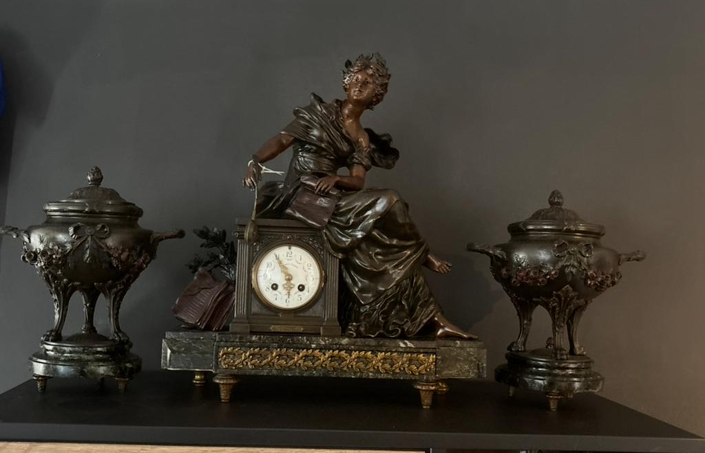 Antieke Franse schouwset met klok en siervazen, Ophalen
