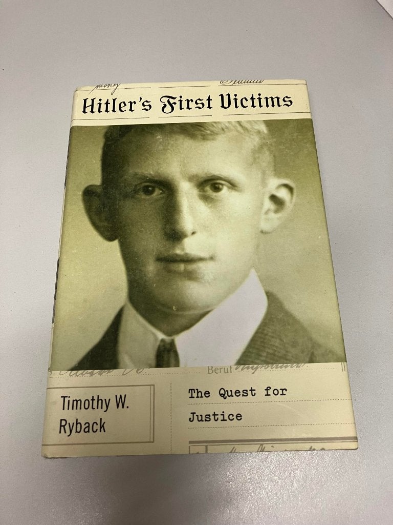 Hitlers first victims The quest for justice, Timothy W. Ryback, Ophalen of Verzenden, Algemeen, Tweede Wereldoorlog