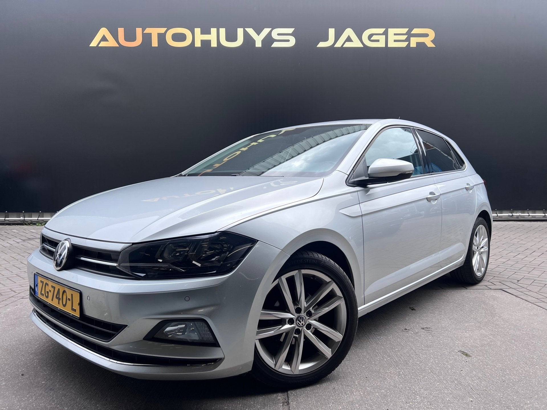 Volkswagen Polo 1.0 TSI Highline Automaat NL auto ParkeerSen, Auto's, Stof, Gebruikt, 95 pk, 49 €/maand