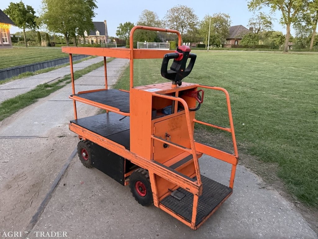 Elektrisch verrijdbare gereedschapwagen werktafel, Van Beurden Heftrucks, Info@vanbeurdenheftrucks.nl, Kievitsham 48 Hoenzadriel
