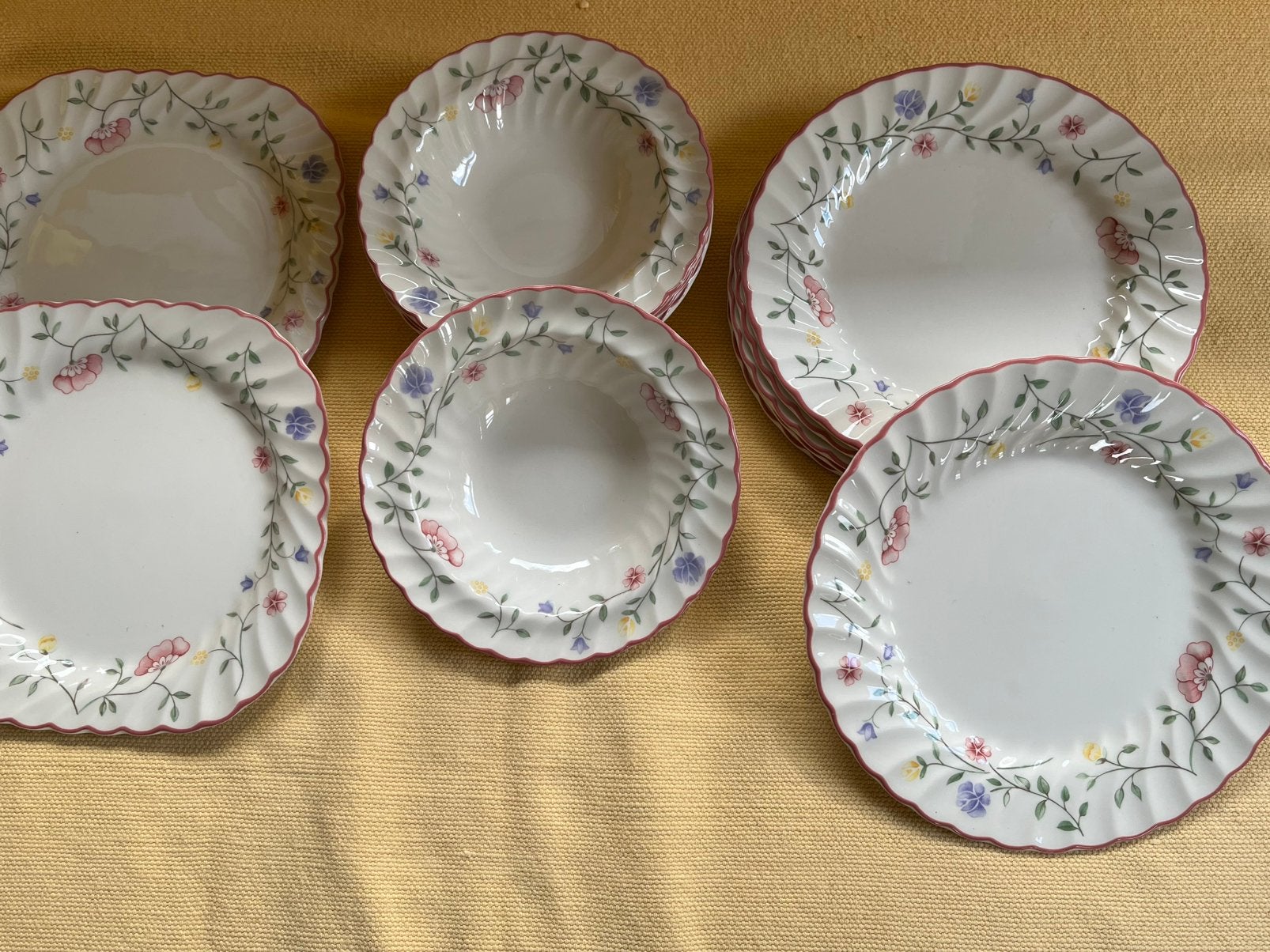 Schattig Engels serviesje, Huis en Inrichting, Keuken | Servies, Ophalen, Overige merken, Landelijk/Boerenbont, Nieuw