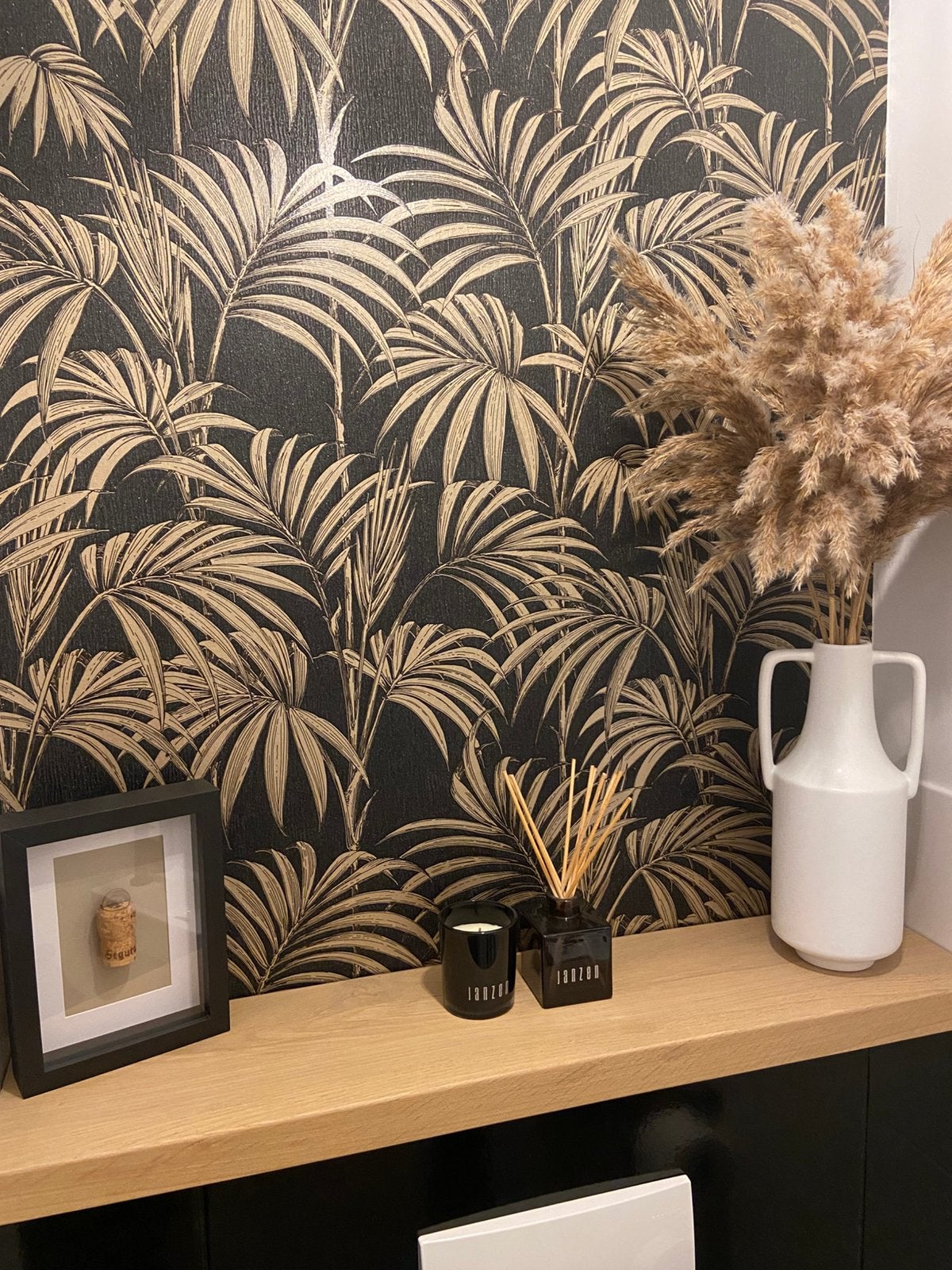 Vliesbehang Honolulu zwart met goud van € 38,- >, Ophalen, Vliesbehang, Zwart
