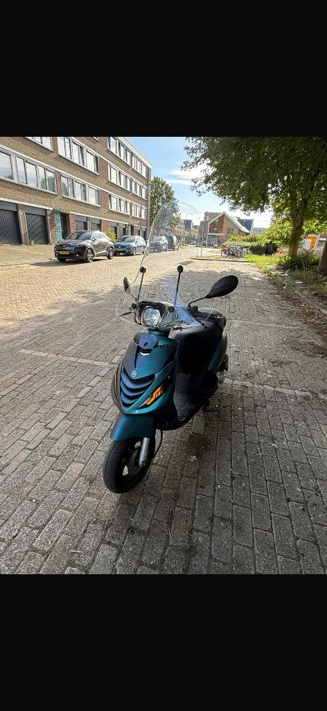 Zip piaggio i-Get weinig km’s orgineel 8340kms, Fietsen en Brommers, Maximaal 45 km/u, Zip, Zo goed als nieuw, Benzine