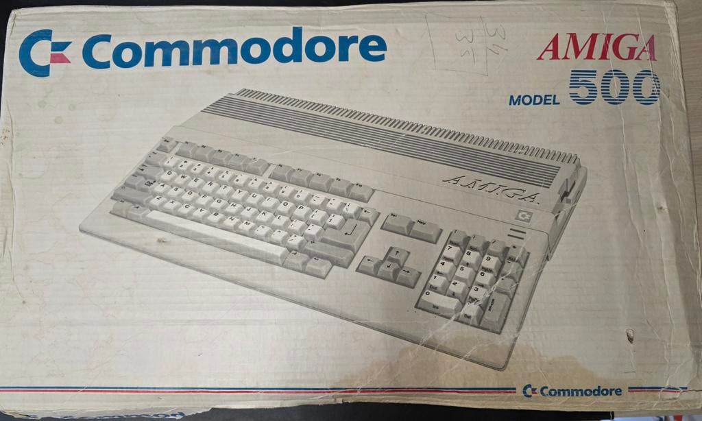 Amiga 500 met joysticks en diskettes, Computers en Software, Vintage Computers, Ophalen of Verzenden, Commodore Amiga