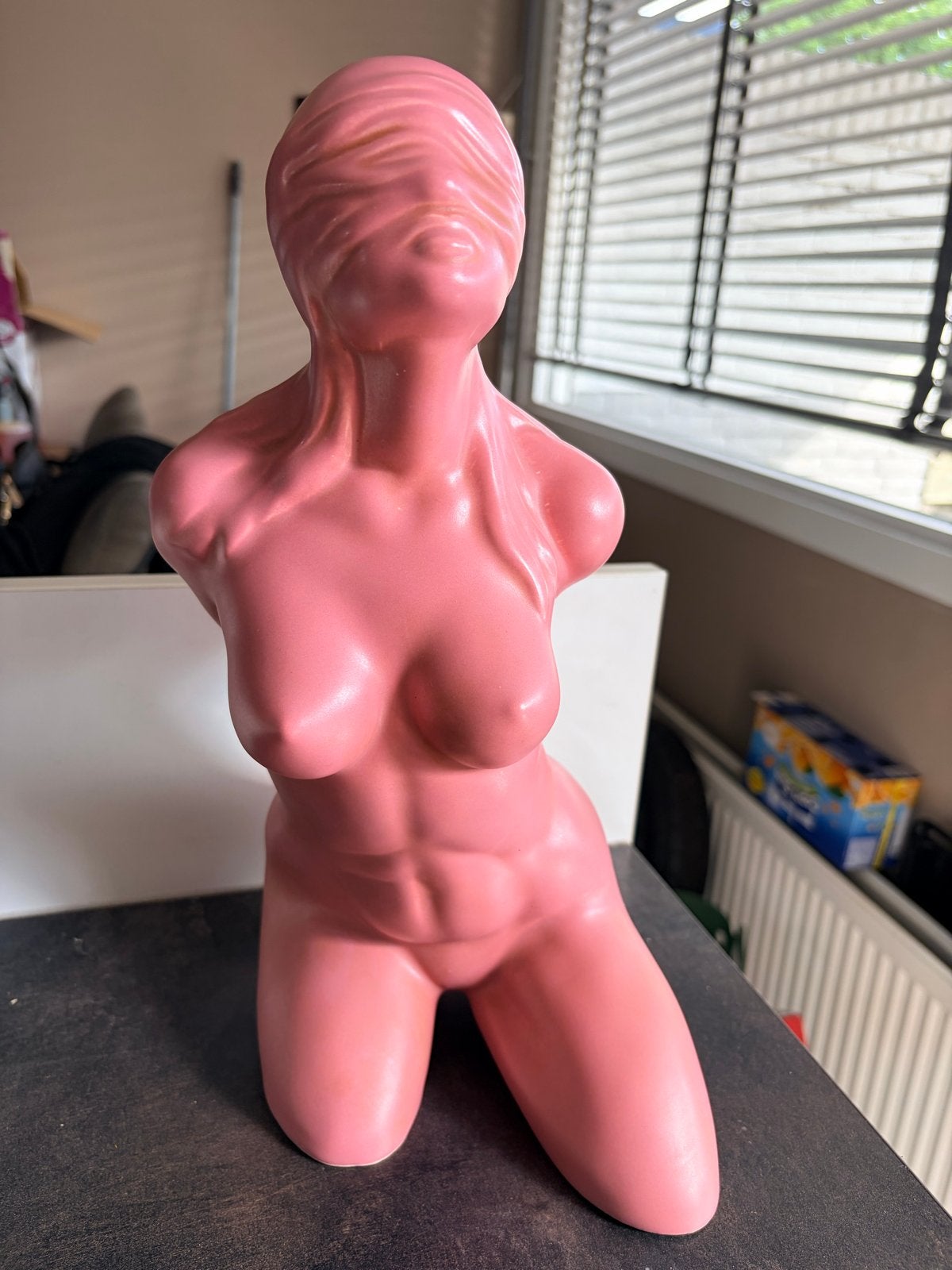 Decoratief beeld knielende vrouw - roze, gladde afwerking, Ophalen, Beeld, Rood, Vrouw