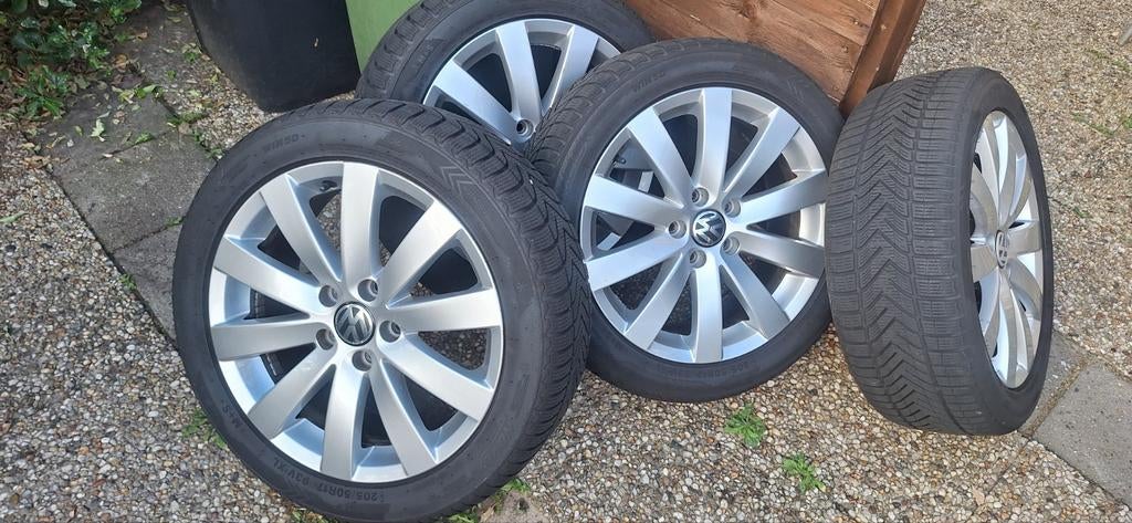 Originele VW 17" velgen goede winterbanden 205/50/17 5x112, Auto-onderdelen, Ophalen, Gebruikt, Volkswagen