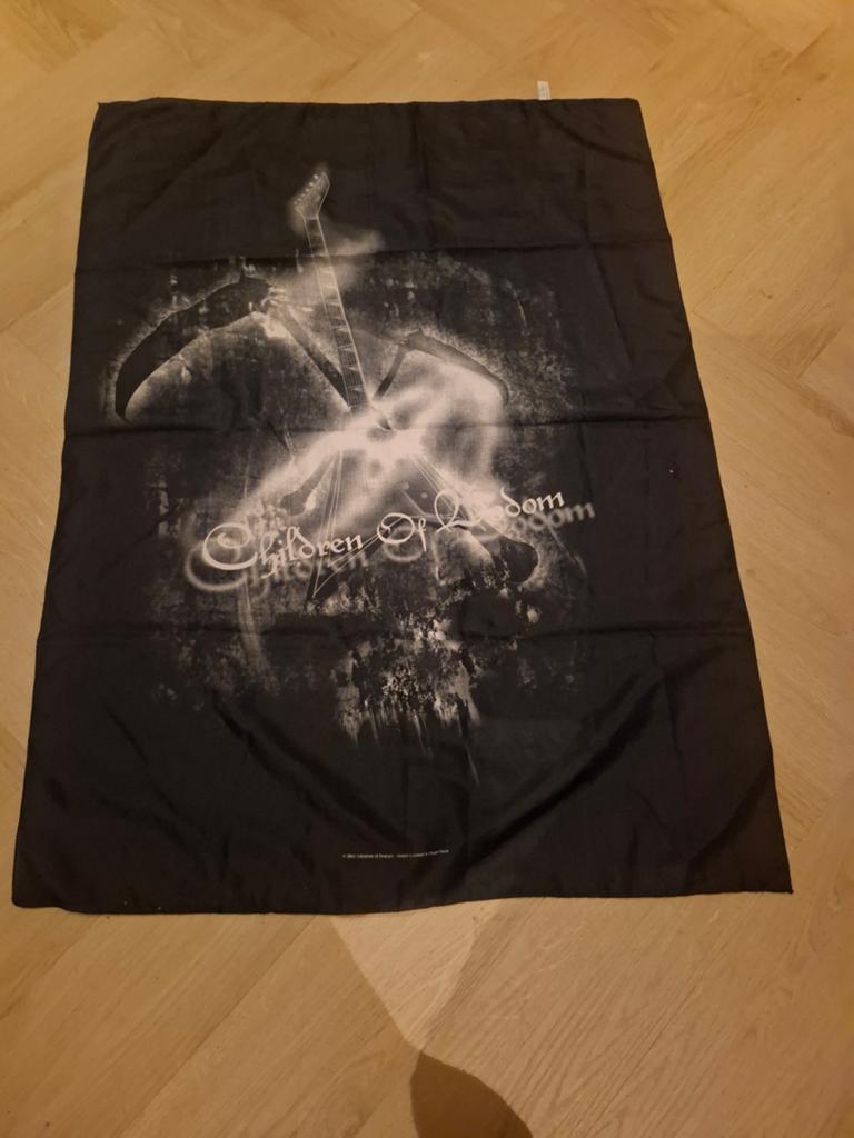 Vlag children of bodom, Ophalen