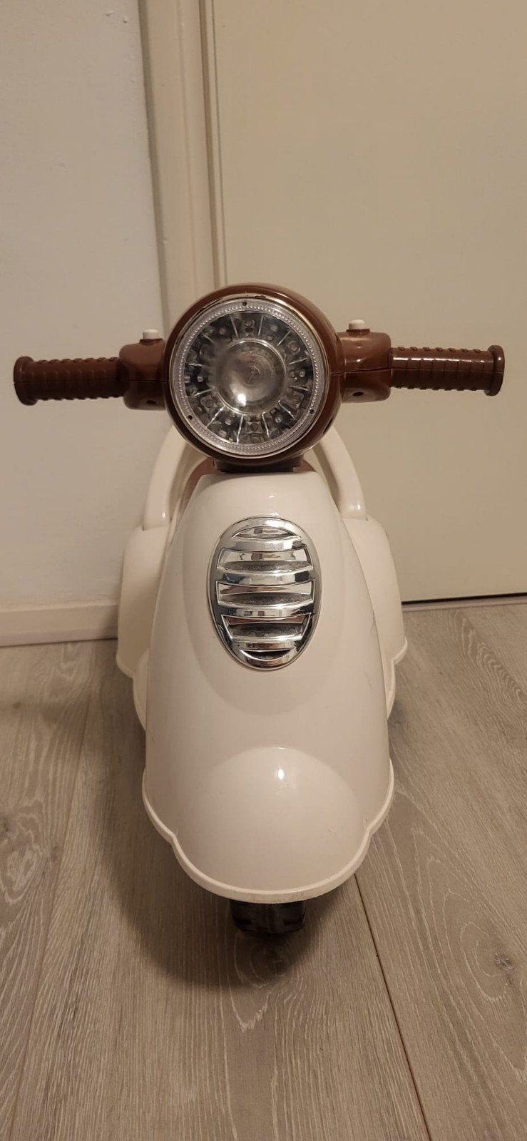 Bandits & Angels Retro Scooter Loopauto - Crème/Bruin, Ophalen, Gebruikt