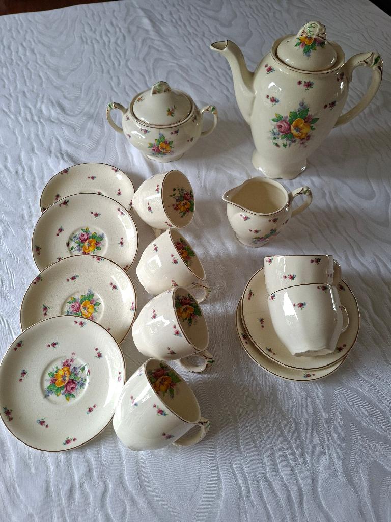 Engels servies, Ophalen
