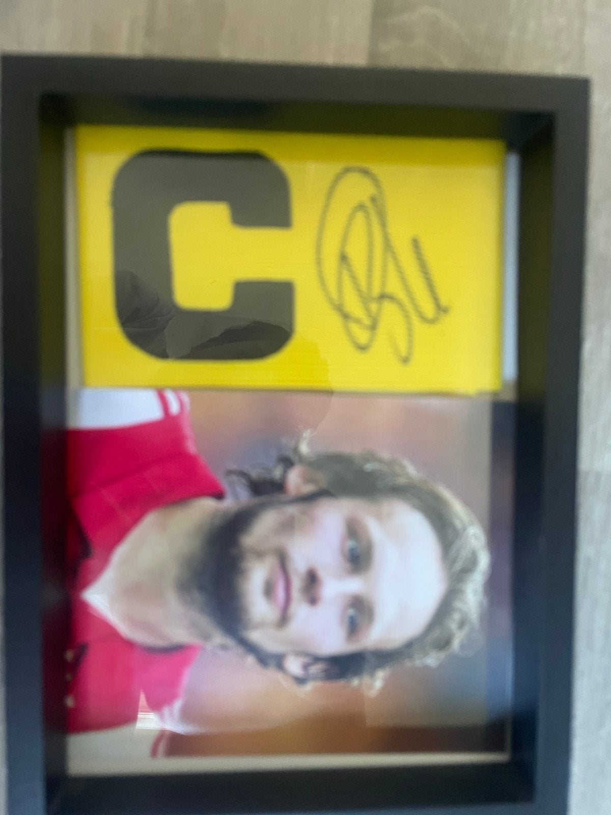 Gesigneerde aanvoerdersband Daley Blind in lijst, Verzamelen, Sportartikelen en Voetbal, Ophalen of Verzenden, Zo goed als nieuw