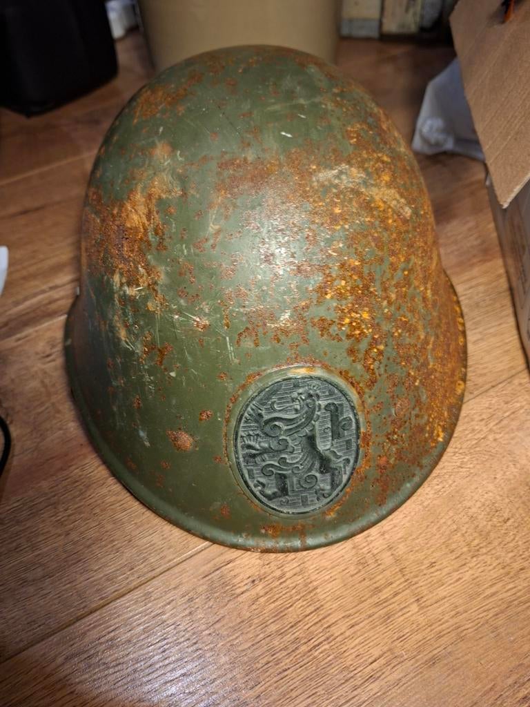M27 Nederlandse helm origineel mei '40 schuurvondst Den Haag, Verzamelen, Militaria | Tweede Wereldoorlog, Ophalen of Verzenden