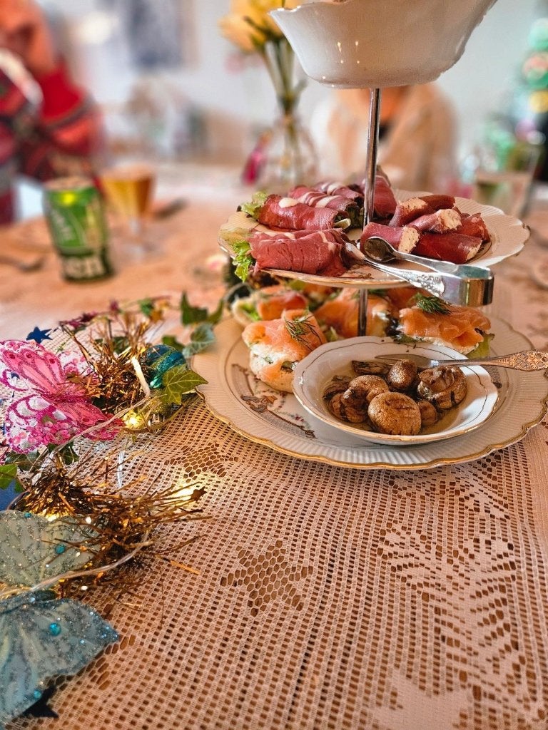 Brocante High Tea servies te huur, 10 tot 90 personen, Ophalen, Gebruikt, Overige