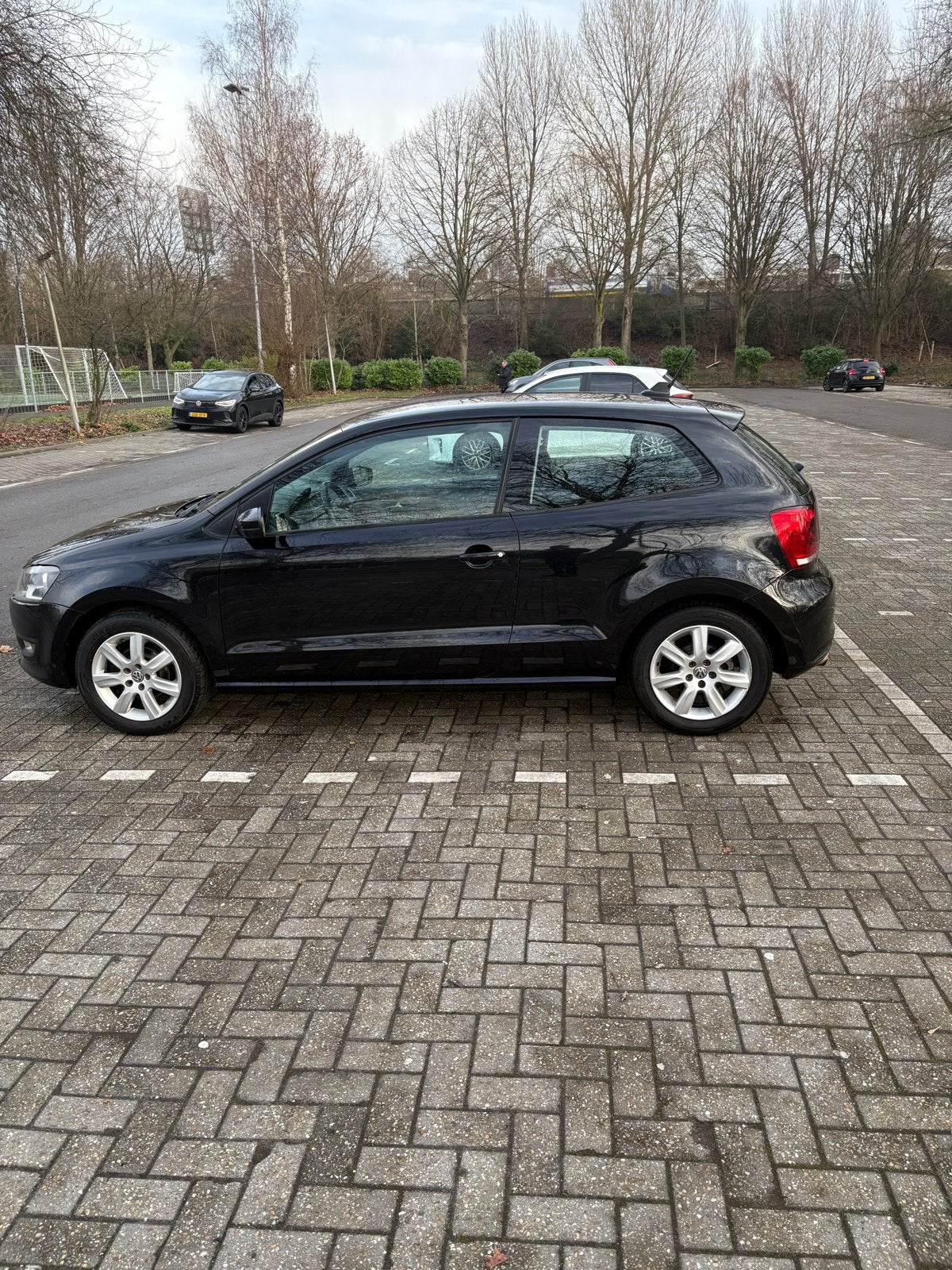 Volkswagen Polo 1.2 TSI 77KW 2010 Zwart, Auto's, Voorwielaandrijving, 40 €/maand, Zwart, 1200 kg