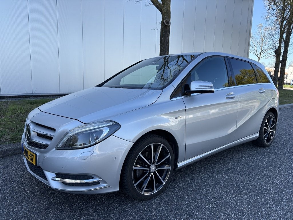 Mercedes-Benz B-Klasse 200 Ambition Automaat Leer Trekhaak N, Automaat, Euro 5, 1325 kg, Gebruikt