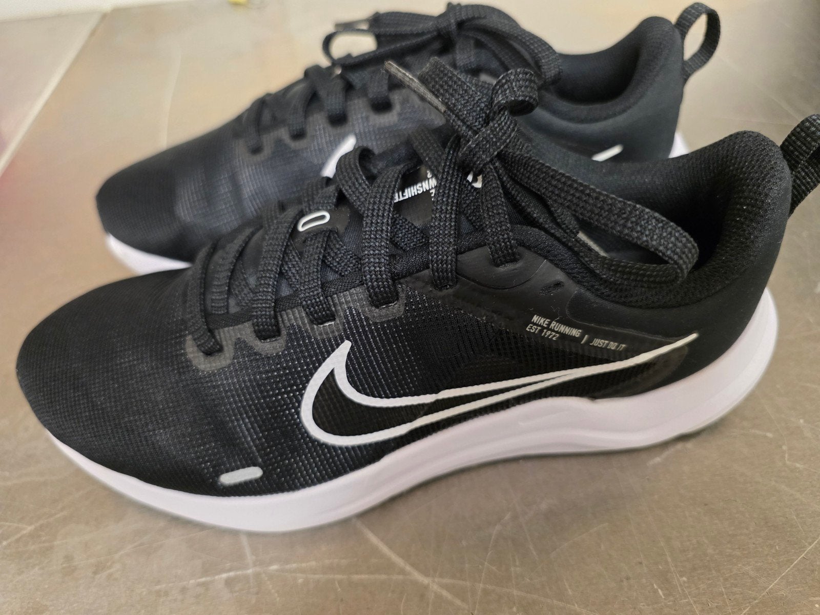 NIEUWE hardloopschoenen sneakers NIKE maat 38,5, Sport en Fitness, Loopsport en Atletiek, Nieuw, Ophalen of Verzenden, Hardlopen