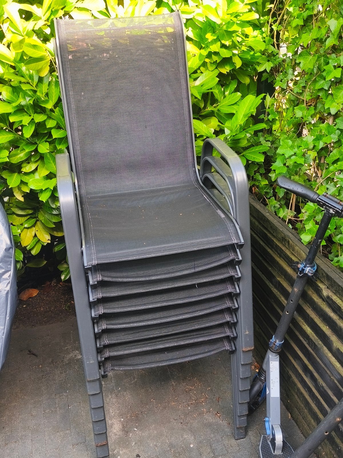 Set van 8 stapelbare tuinstoelen, grijs/zwart, Tuin en Terras, Tuinstoelen, Ophalen, Gebruikt, Textileen, Stapelbaar