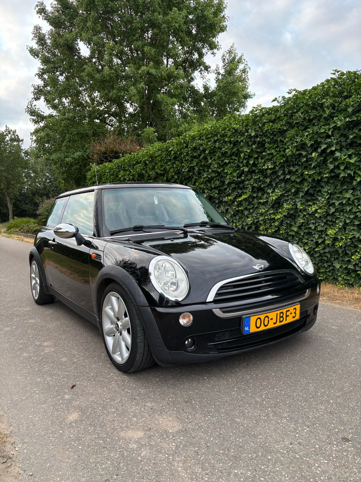 Mini 1.6 16V ONE 2005 Zwart, Auto's, Voorwielaandrijving, 4 cilinders, 4 stoelen, Zwart