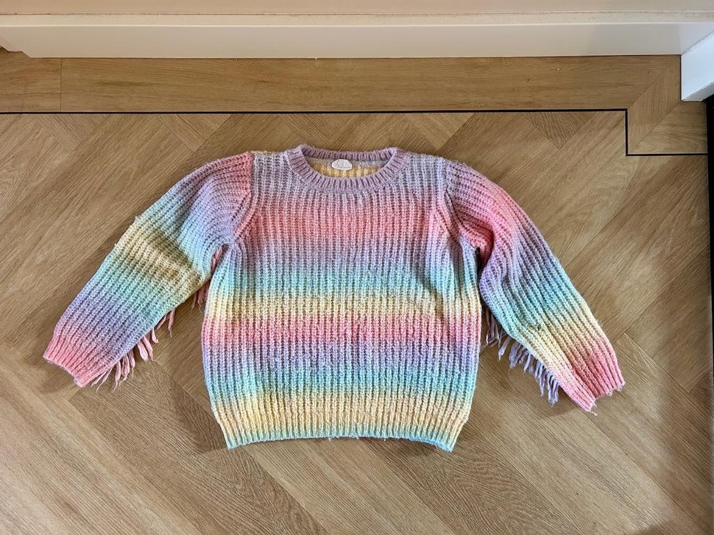 Regenboog sweater / trui met franjes, Maed for Mini, mt. 134, Kinderen en Baby's, Meisje, Maed for Mini, Trui of Vest, Ophalen of Verzenden