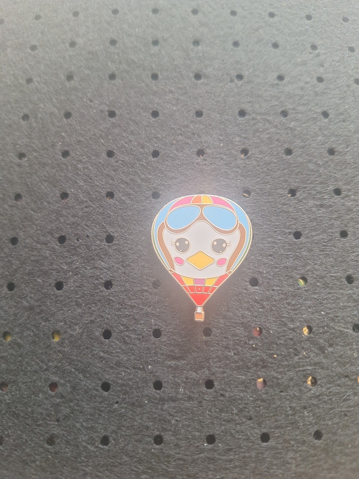 Leuke Pin: Kuiken in Luchtballon, Ophalen of Verzenden, Zo goed als nieuw, Figuurtje, Speldje of Pin