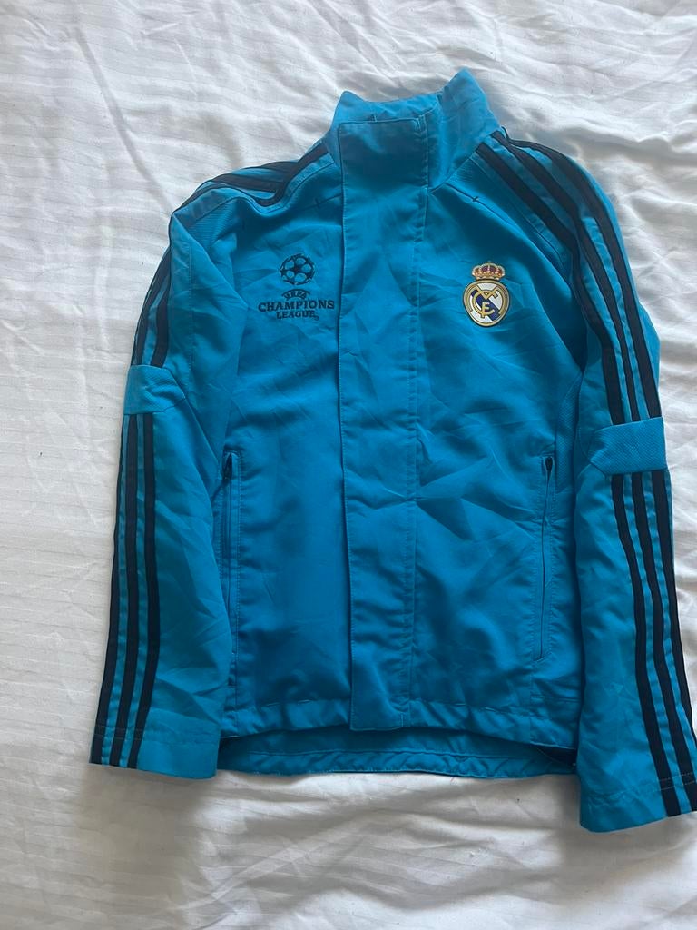 Real madrid jasje maat 140, Sport en Fitness, Voetbal, Ophalen of Verzenden, Zo goed als nieuw