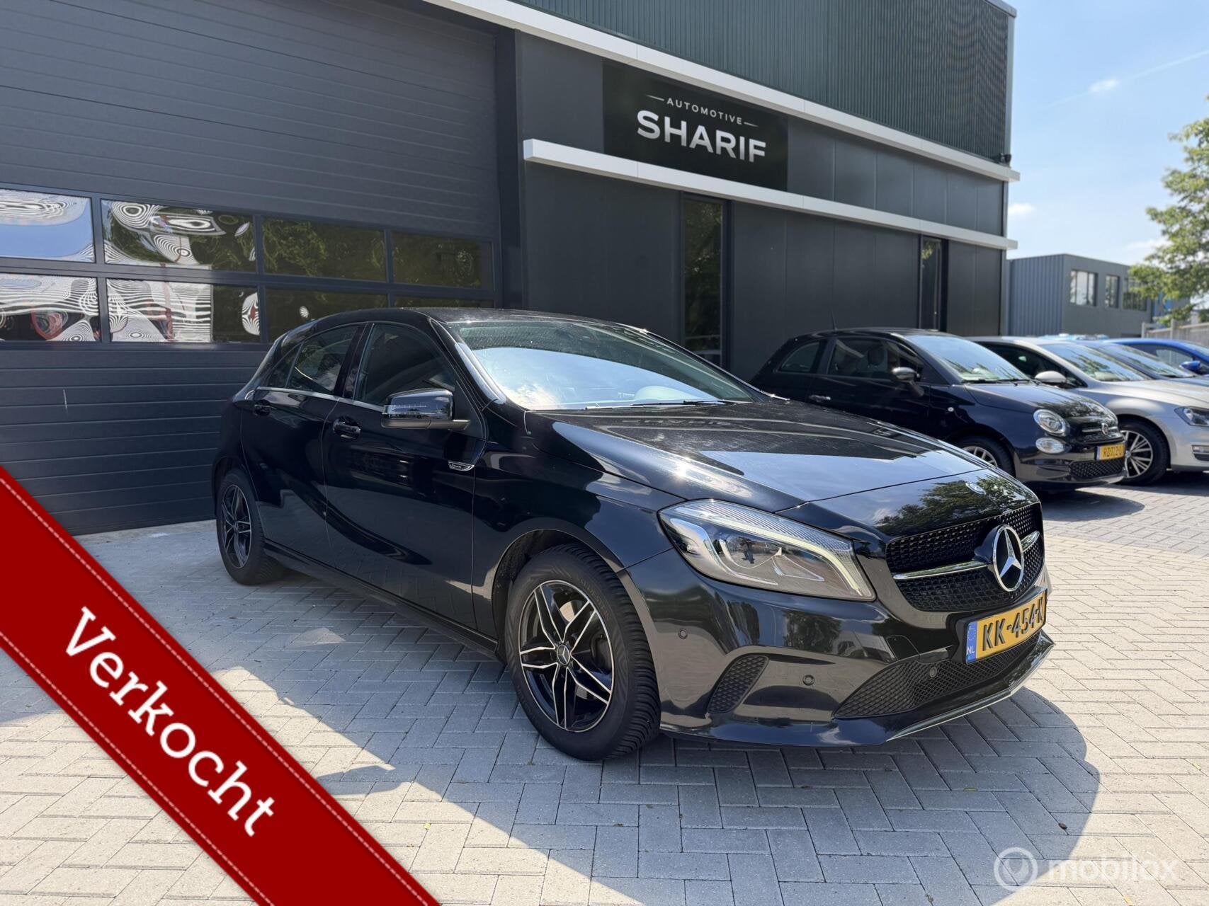 Mercedes A-klasse 160 Ambition CarPlay|PDC|Automaat|NL Auto!, Gebruikt, 4 cilinders, Zwart, Bedrijf