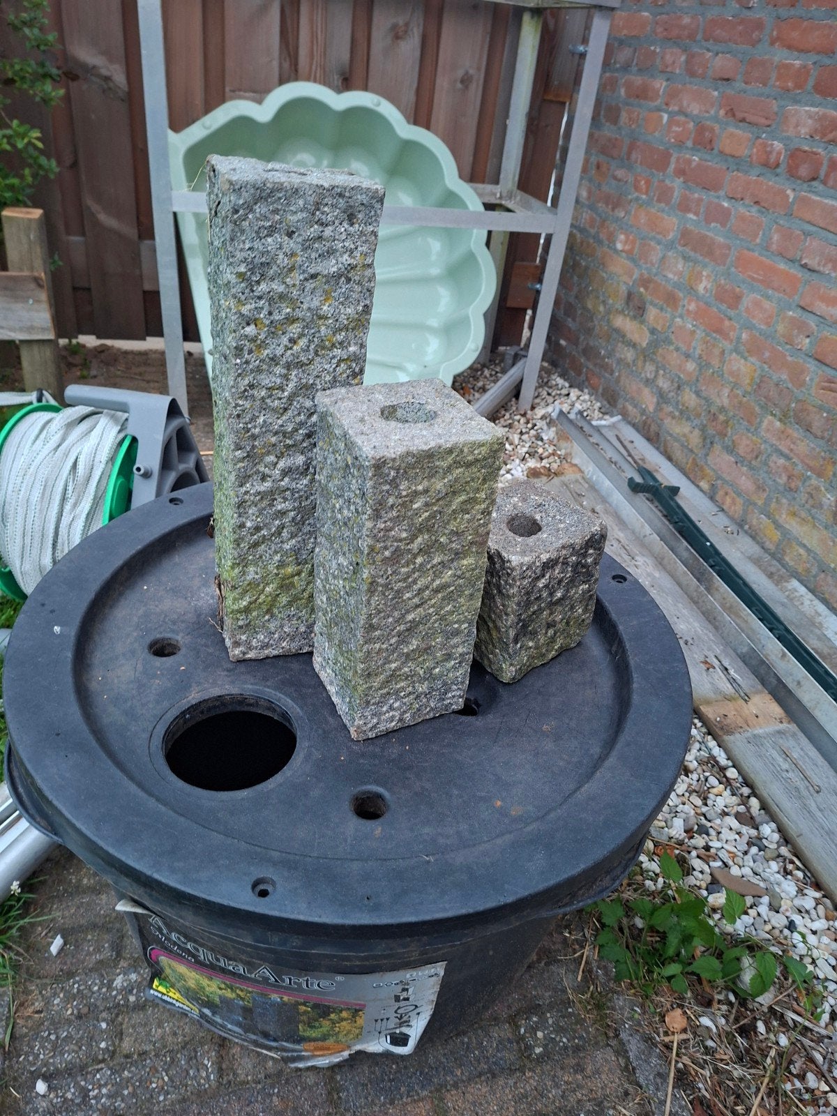 Vijverornament compleet met 3 granieten zuilen, Tuin en Terras, Ophalen, Zo goed als nieuw, Graniet, Waterornament