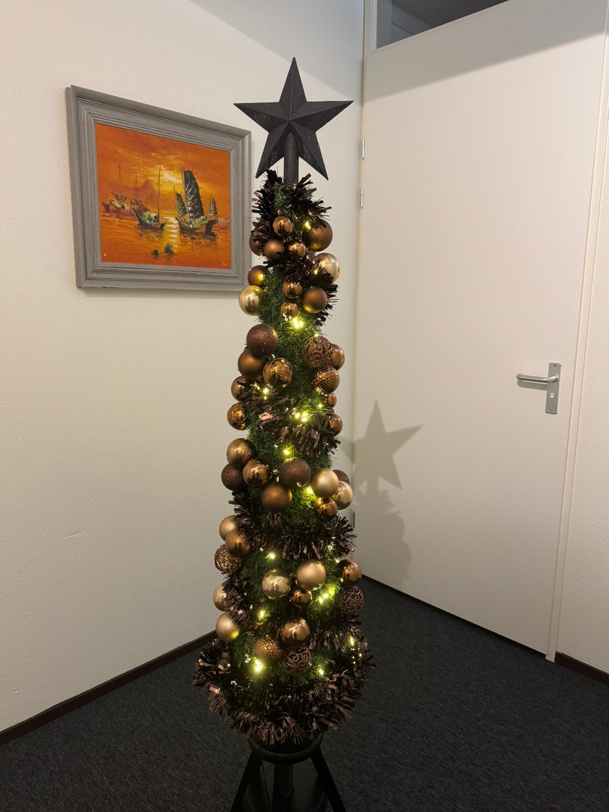 Kerstboom Mooie kant en klare kerstboom met ledlampjes, Ophalen, Zo goed als nieuw