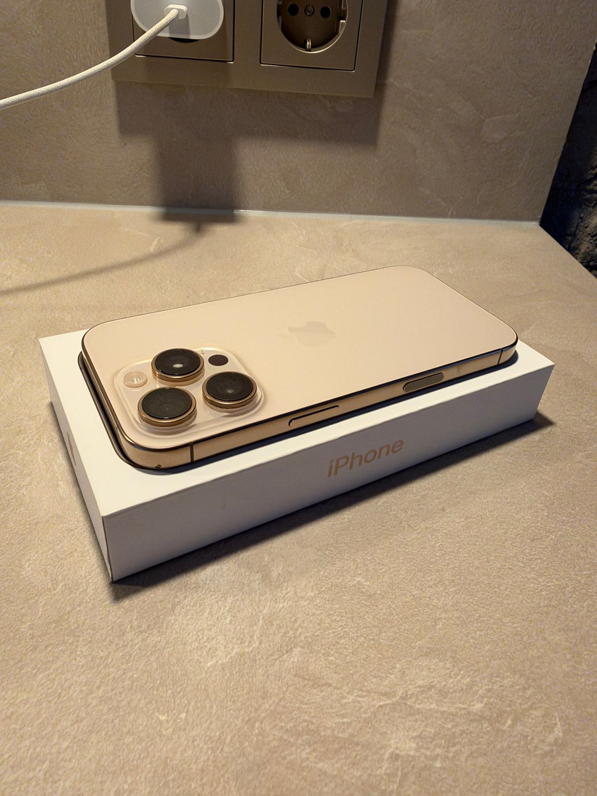 iPhone 16 Pro 128GB Titanium Desert, Telecommunicatie, IPhone 16 Pro, 128 GB, Ophalen of Verzenden, Zo goed als nieuw